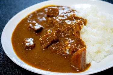 Curry rice (Curry and rice), curry dishes that have evolved uniquely to Japan